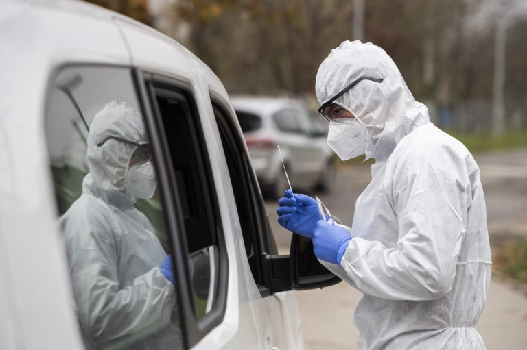 500 egyetemista segíti naponta a koronavírus-tesztelést