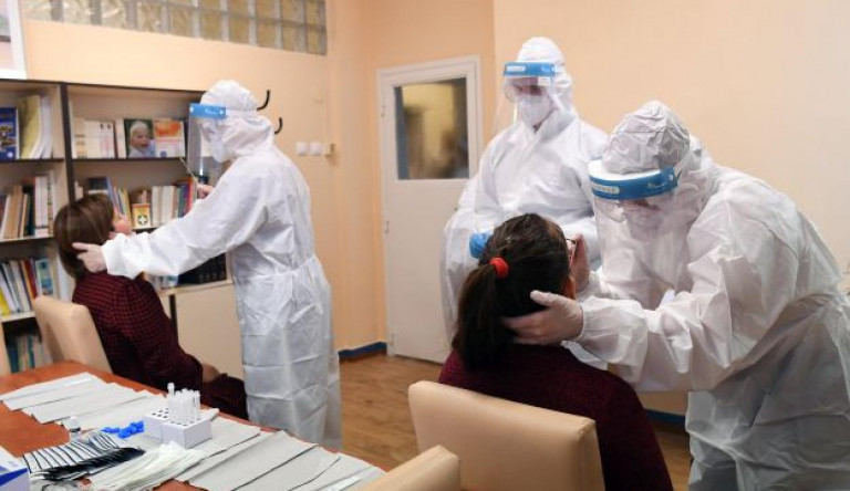Koronavírus: Az elmúlt három napban 2183 új fertőzöttet találtak, elhunyt 65 beteg