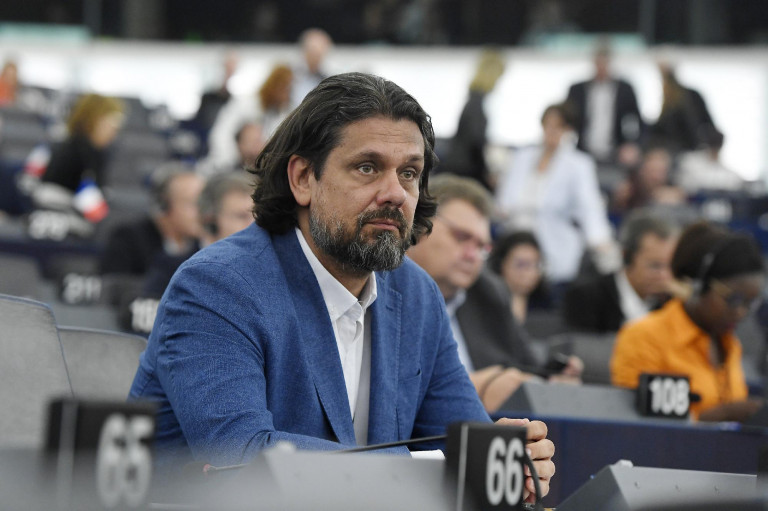 Deutsch a kizárásáról szóló kezdeményezésről: kimeríti a politikai családon belüli erőszak fogalmát
