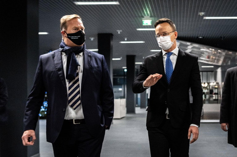 15 milliárd forintot ad a kormány a Mercedes újabb gyárbővítésére