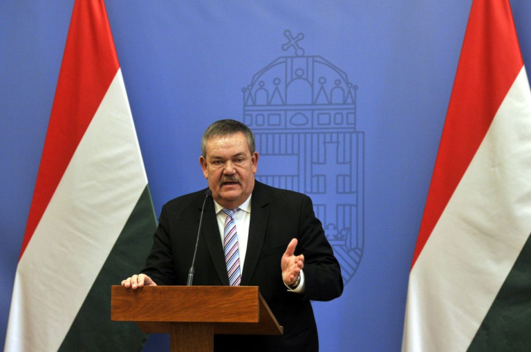 Indoklás nélkül visszahívta Orbán az egyik miniszterelnöki biztosát