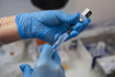 Az omikron ellen is jó Pfizer-vakcinát engedélyeztek Európában 