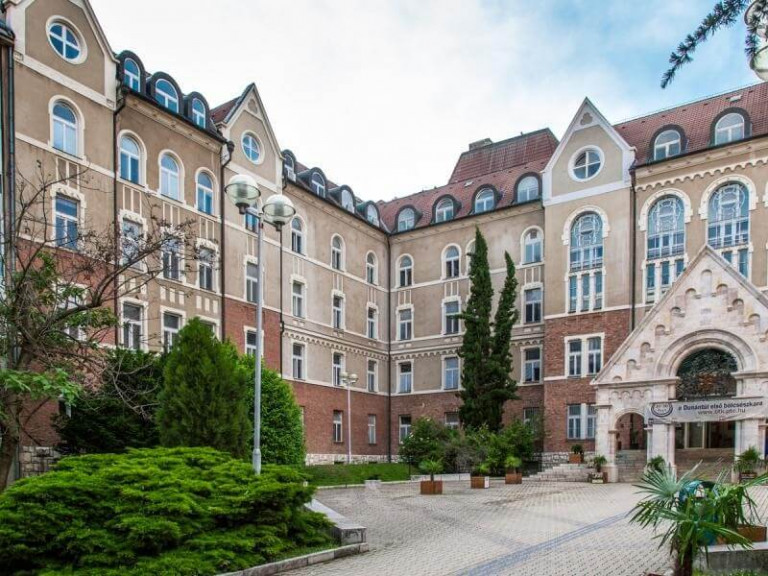 A Pécsi Tudományegyetem is tárgyal a modellváltásról