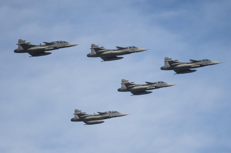 Gripenek repülnek át Budapest felett hétfőn