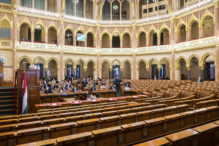 A Fidesz-KDNP frakció tagjai nem jelentek meg a parlamentben