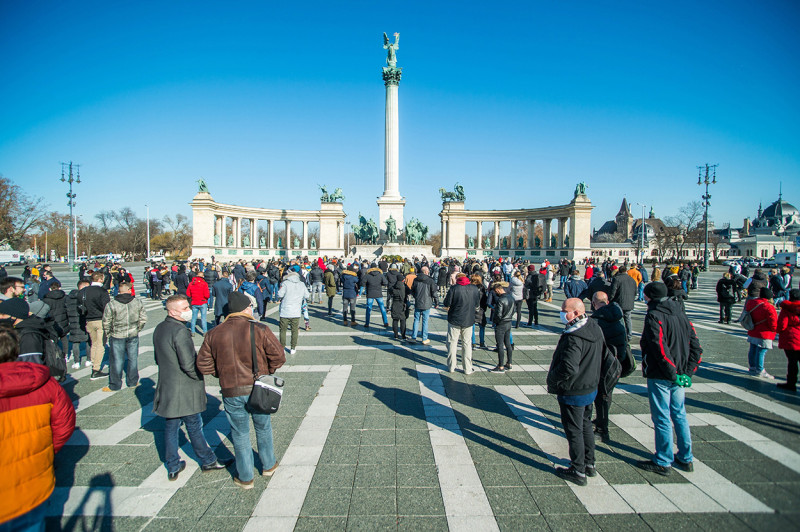 KoronavĂ­rus - A vendĂŠglĂĄtĂłhelyek szabĂĄlyozott nyitvatartĂĄs