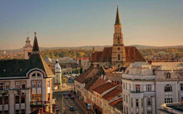 Kolozsváron egy héttel a nyitás után ismét zárnak a vendéglők, színházak