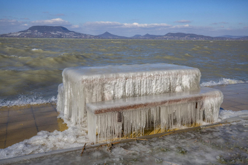 Tél a Balatonon