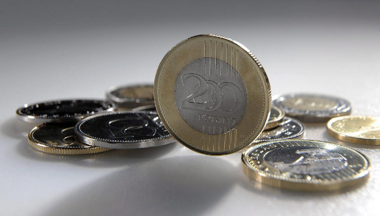 Az európai átlagnál több magyarnak csökkentek a bevételei tavaly