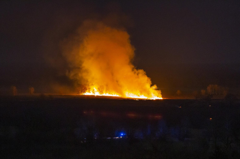 Ma hajnalra eloltották a kigyulladt fonyódi nádast