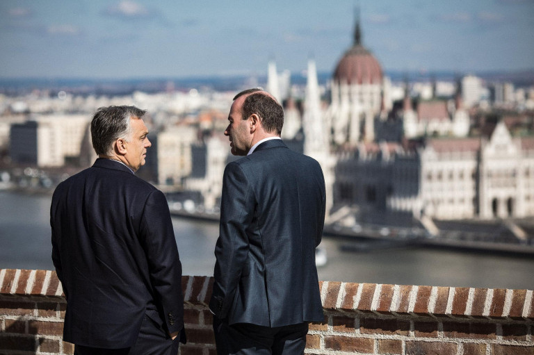 A kormánymédia szerint a Fidesz kilép a Néppárt frakciójából
