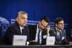 Orbán bejelentette, hogy a Fidesz otthagyja a néppárti frakciót