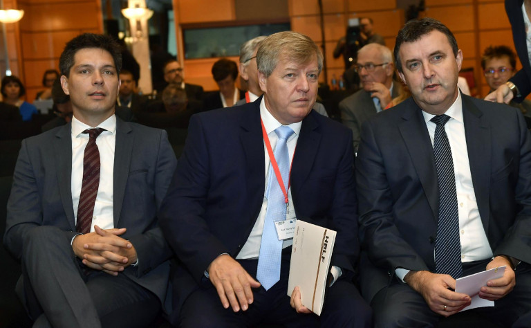 Új kormányzati tervet szellőztetett meg Stumpf a szegedi egyetemen  