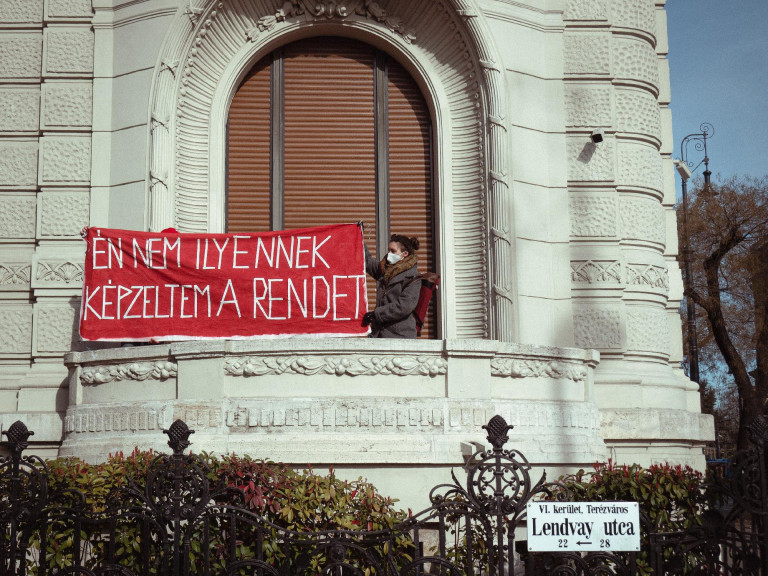 Aktivisták másztak be a Fidesz-székházba