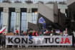 A lengyel bírósági törvény felfüggesztését kéri az Európai Bizottság