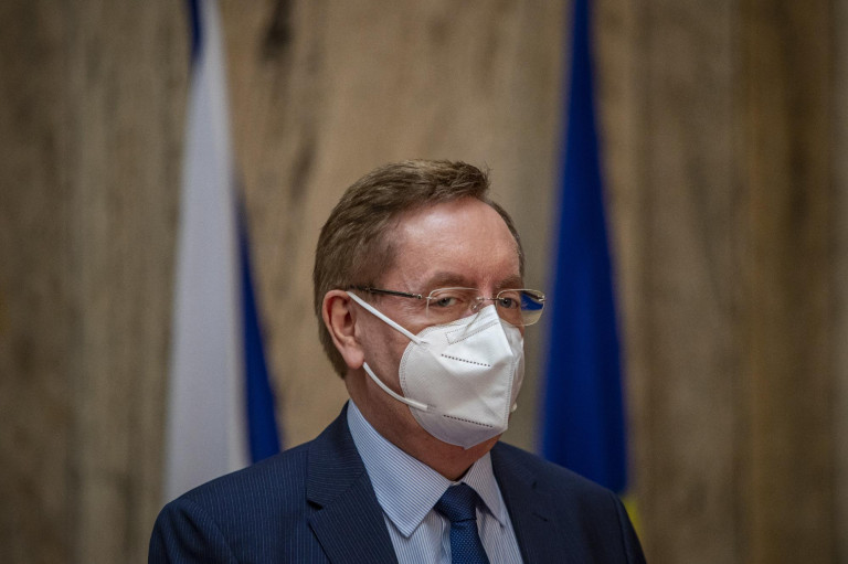 Menesztették a cseh egészségügyi minisztert, aki nem engedélyezte a kínai és orosz vakcinák használatát