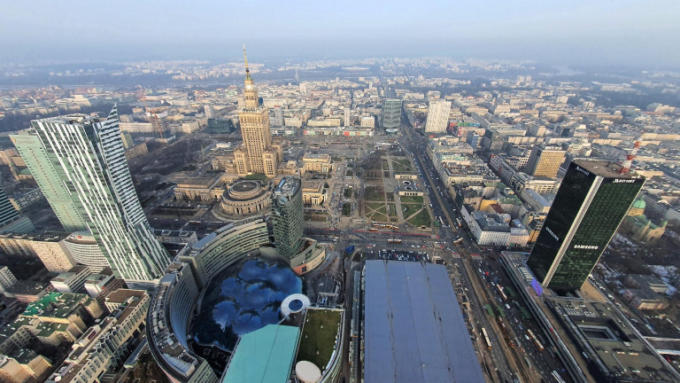 Tüntetők akadályozták meg Varsóban az orosz nagykövet győzelem napi koszorúzását