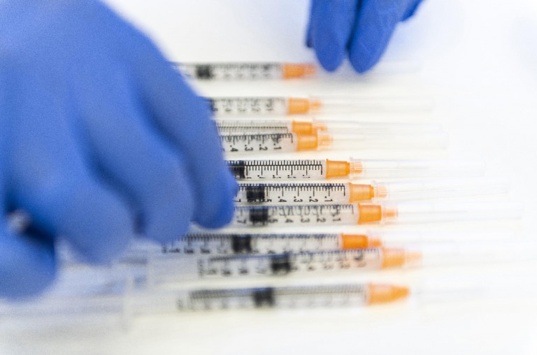 Sóoldatot adott be Pfizerként a vírustagadó háziorvos