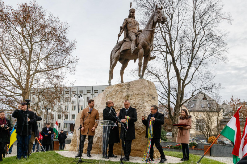 Felavatták II. Rákóczi Ferenc lovas szobrát Beregszászon