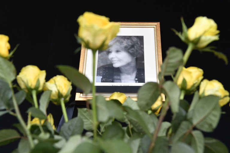 Törőcsik Marira emlékeztek vasárnap a Nemzeti Színház előtt