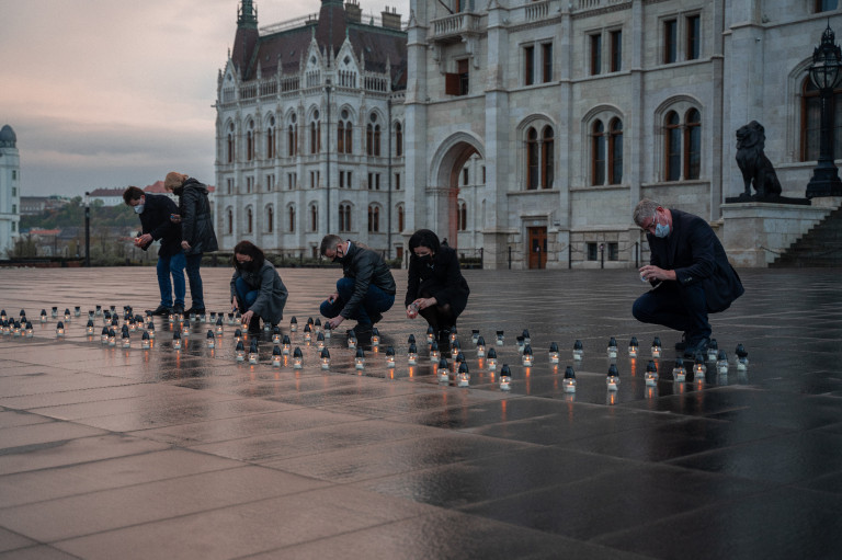 A kormány helyett az ellenzék emlékezett a járvány hazai áldozataira