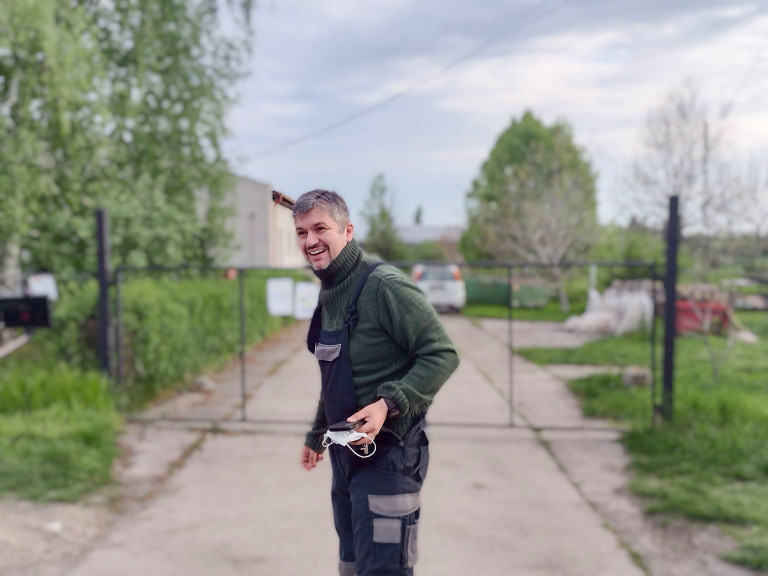 Hadházy megkezdte napszámosként a közmunkát egy szekszárdi kertészetben