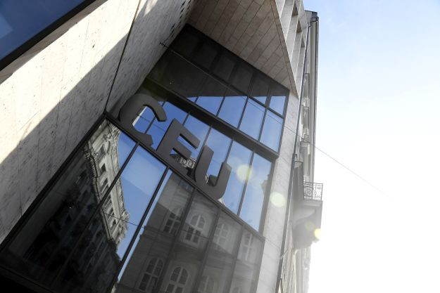 Módosították a lex CEU-t