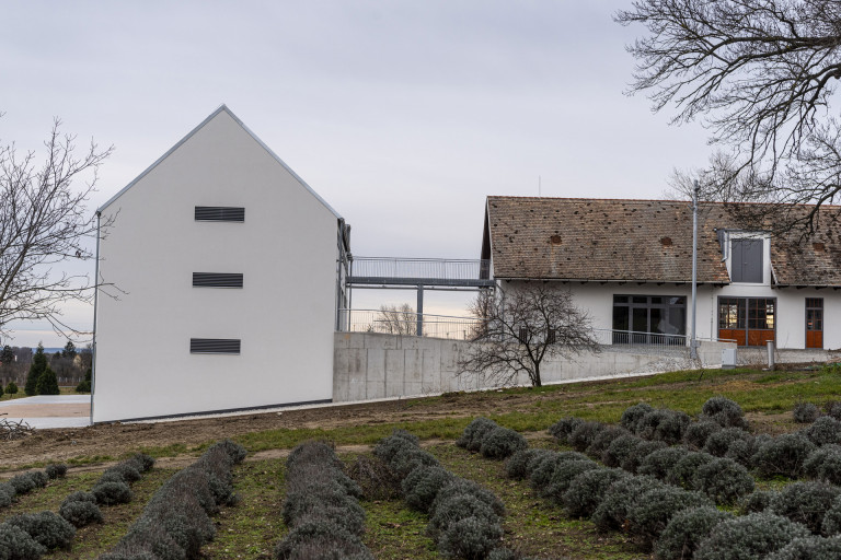 Illatmúzeumot nyitottak a pannonhalmi bencések
