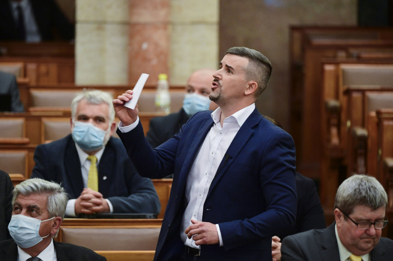 Fenntartotta Jakab Péter 9,6 milliós büntetését a mentelmi bizottság