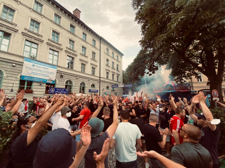 Vonulás helyett inkább buszokra rakták a magyar szurkolókat Münchenben