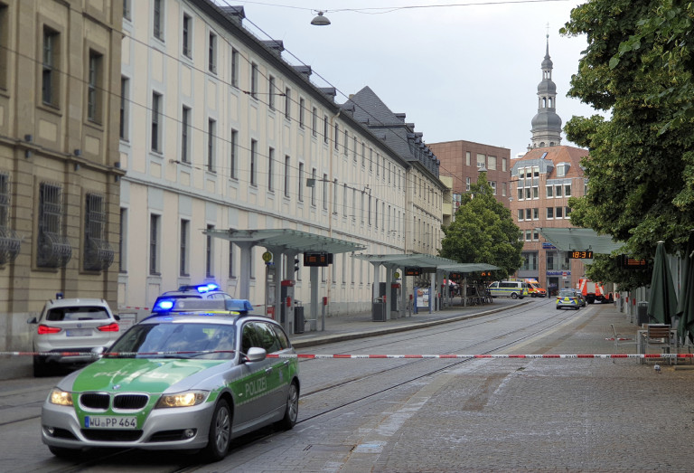 Több embert megkéselt egy ámokfutó Würzburgban