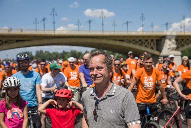 Ker?kp?rosok felvonul?sa Budapesten