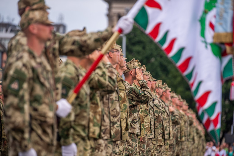 Benkő Tibor: a katonák nem csak a fegyverekhez értenek