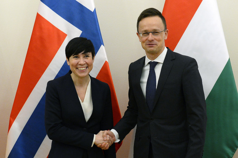 A norvég kormány megpróbálja valahogy támogatni a magyar civileket