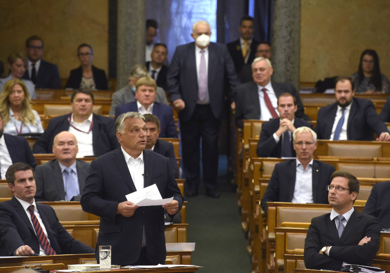 Felmérés: sok fideszes is ellenzi a homofób törvényt