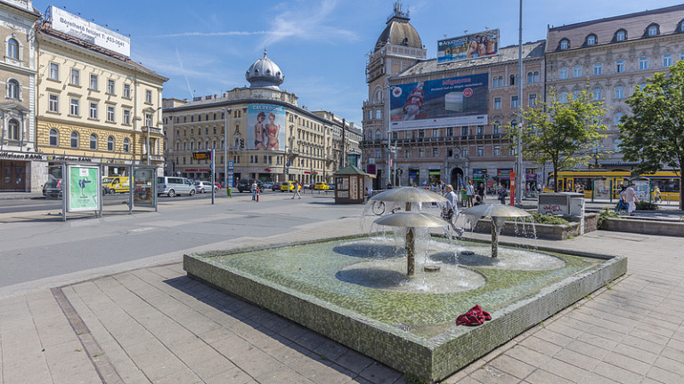 Felpörgetik a Blaha Lujza tér felújítását