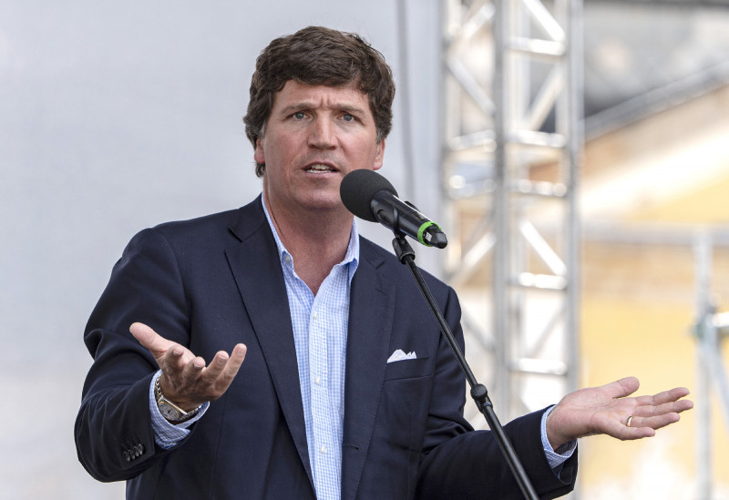 Tucker Carlson, az amerikai Fox News m?sorvezet?j?nek el?ad?