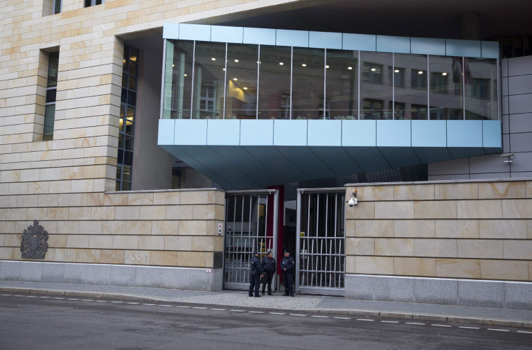 Oroszországnak kémkedhetett a berlini brit nagykövetség munkatársa