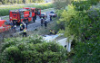 Nyolc ember életét vesztette, amikor árokba borult egy busz az M7-esen