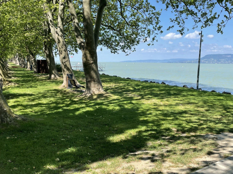 Az egyetlen balatoni strand, ahol nem kértek a fejlesztésből