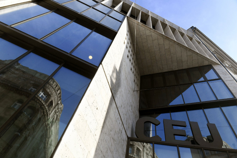 Sosem alkalmazták a bajor szabályt, amiről a kormány lex CEU-t másolta