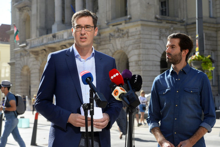 Kölcsönös visszalépéseket jelentett be a Momentum és az MSZP-Párbeszéd