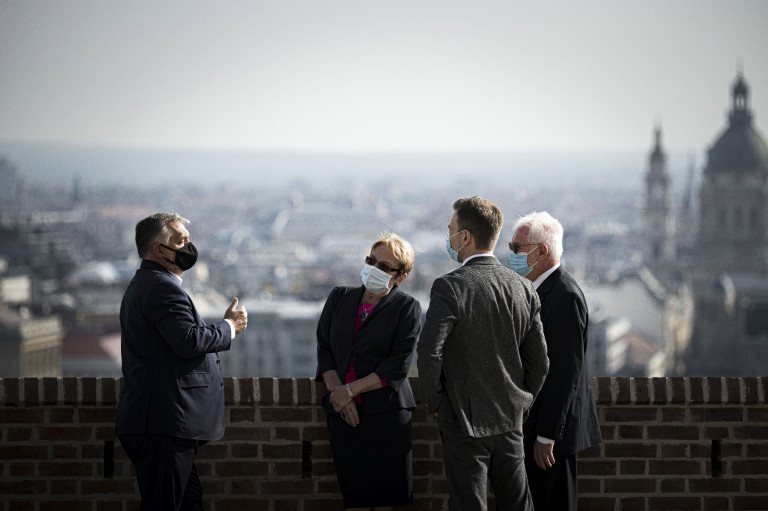 Orvosi Kamara: továbbra is fontos a maszk és a távolságtartás