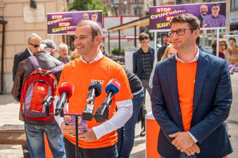 Már telefonon toborozzák az embereket a Stop, Gyurcsány! Stop, Karácsony! petíció aláírásához