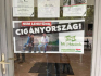 Romák ellen uszító plakátot tett józsefvárosi irodája ajtajára a Mi Hazánk