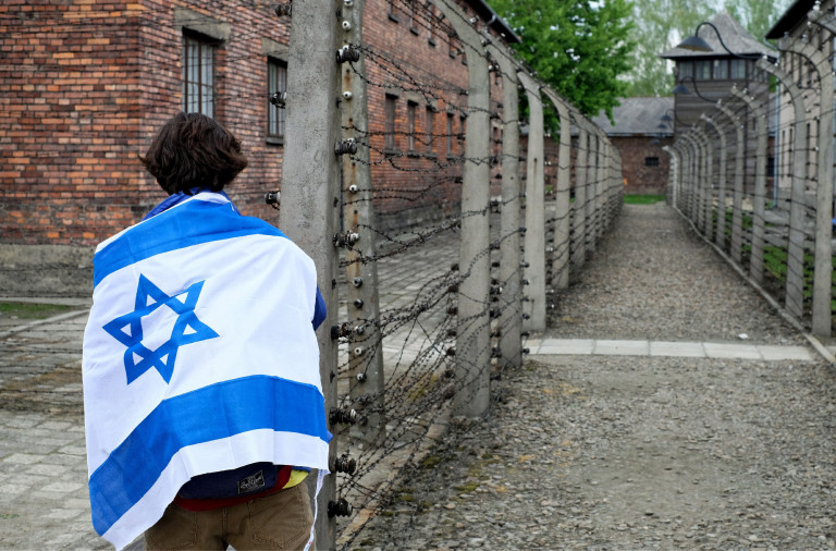 Leállították az auschwitzi tetoválópecsétek elárverezését