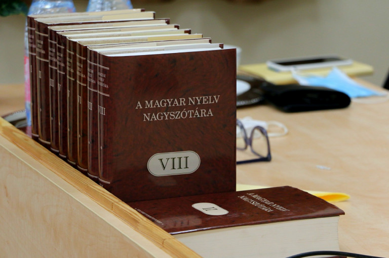 Tudhat-e többet a nyelvről egy nyelvművelő, mint bármelyik magyar beszélő?