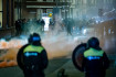 A korlátozások ellen tüntetőkre lőttek a rotterdami rendőrök