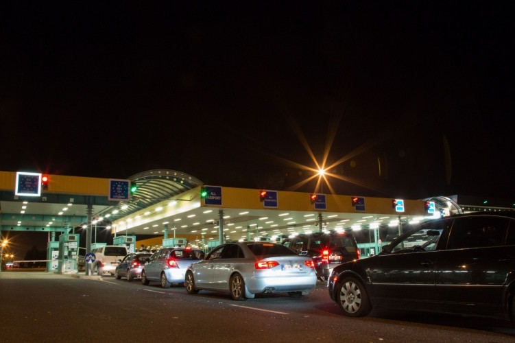 Szigorítás: Ausztriába hétfőtől csak oltottak és negatív PCR-teszttel rendelkezők léphetnek be