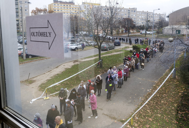 Néhány óra alatt 51 ezer koronavírus-oltást adtak ma be